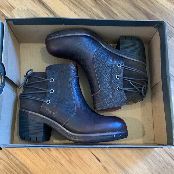 Caterpillar Shoes - NIB CAT Womens fashion boots Style T1256